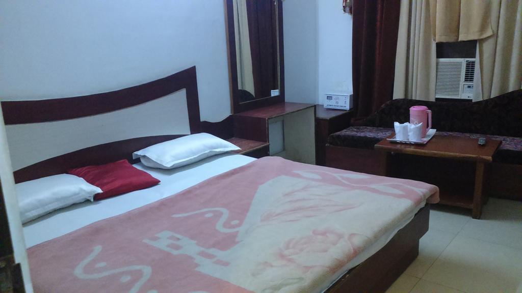 Hotel Katra Residency Екстер'єр фото
