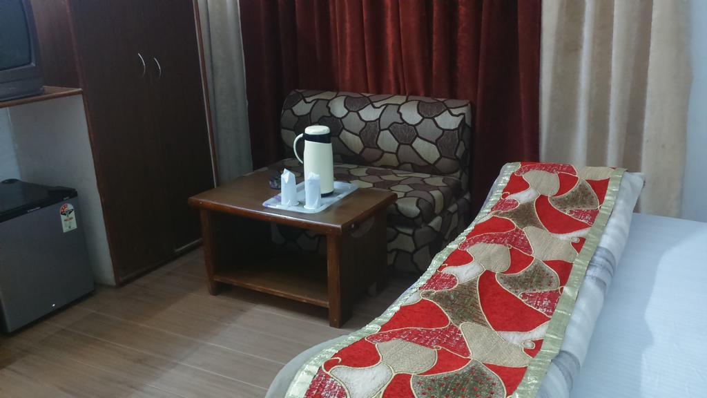 Hotel Katra Residency Екстер'єр фото