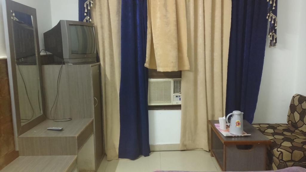 Hotel Katra Residency Екстер'єр фото
