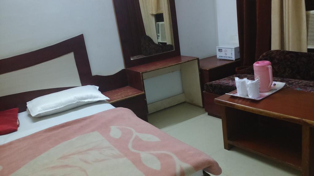 Hotel Katra Residency Екстер'єр фото
