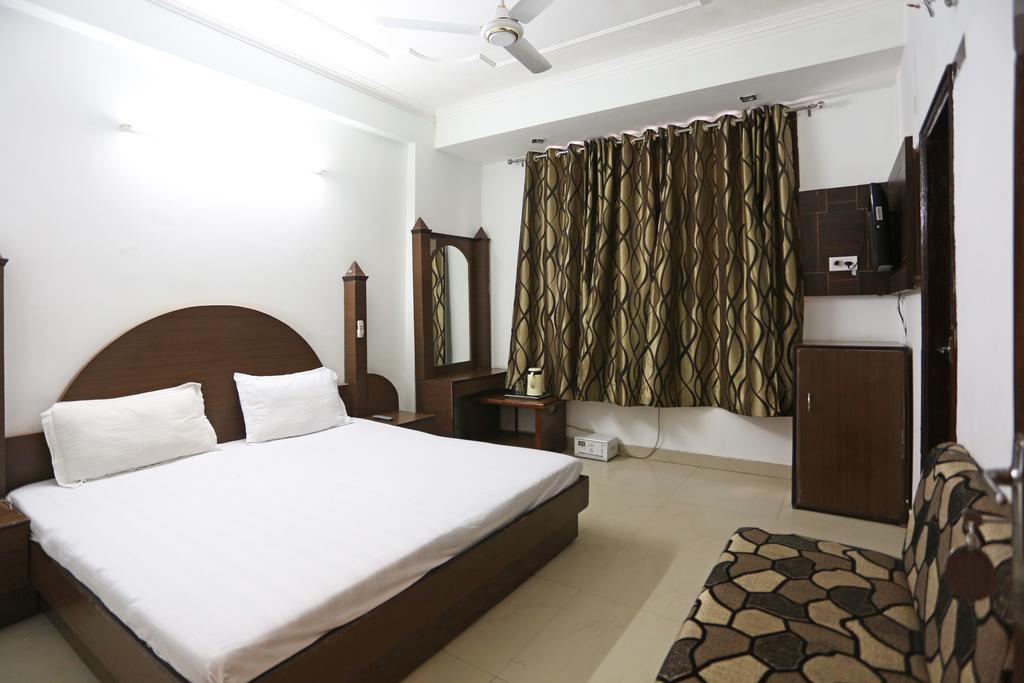 Hotel Katra Residency Екстер'єр фото