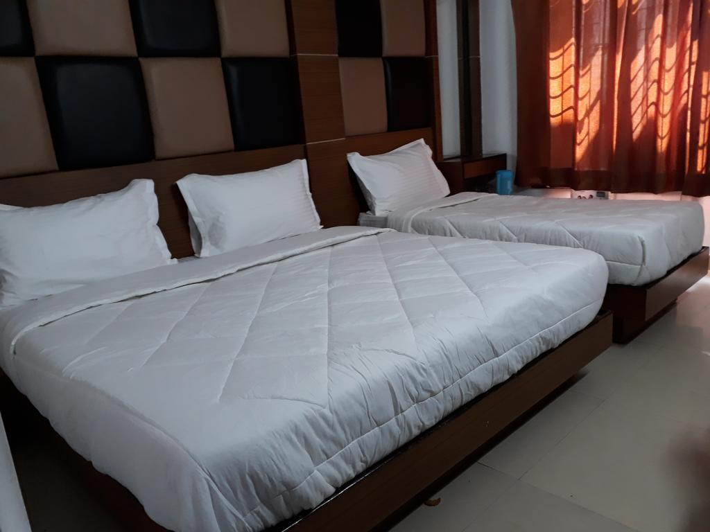 Hotel Katra Residency Екстер'єр фото