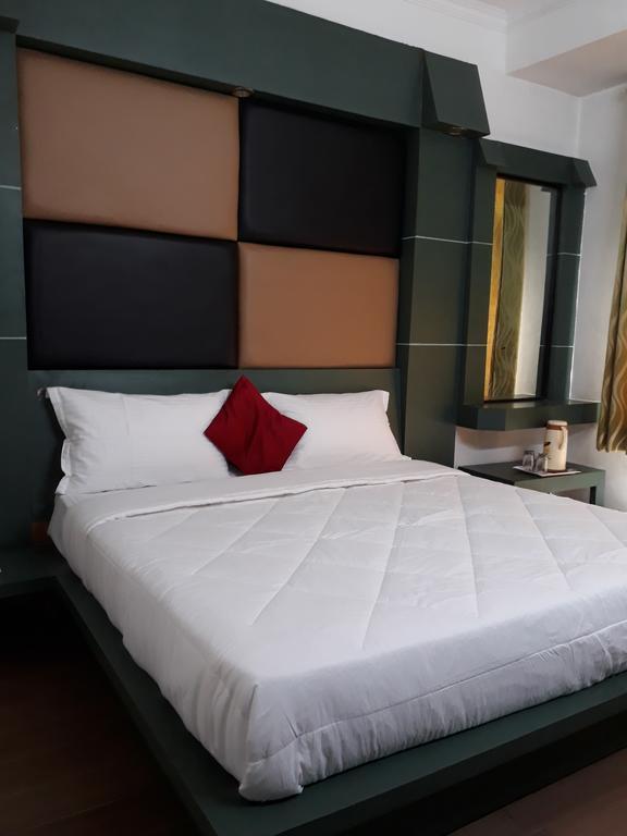 Hotel Katra Residency Екстер'єр фото