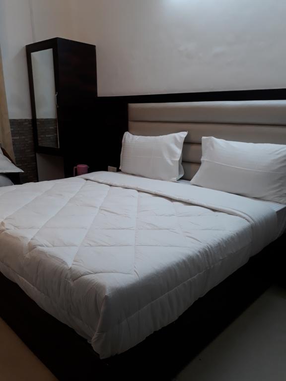 Hotel Katra Residency Екстер'єр фото