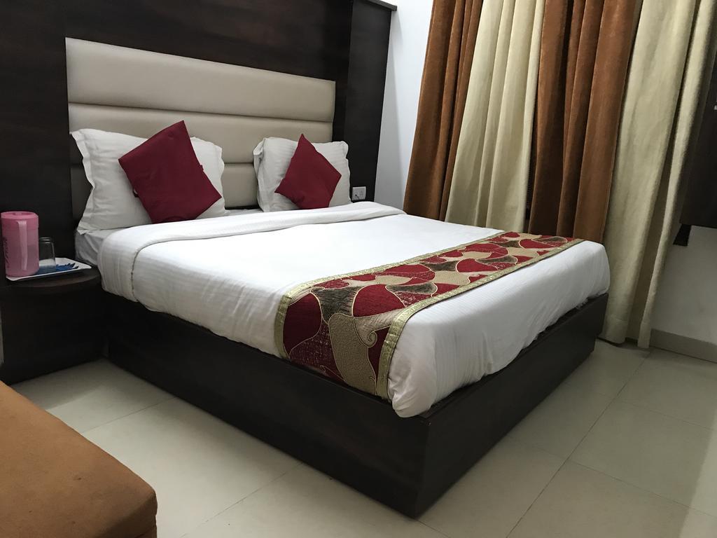 Hotel Katra Residency Екстер'єр фото