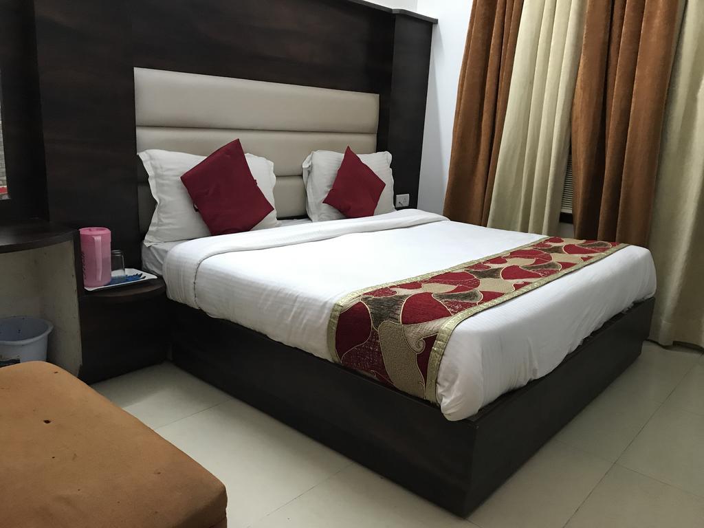 Hotel Katra Residency Екстер'єр фото