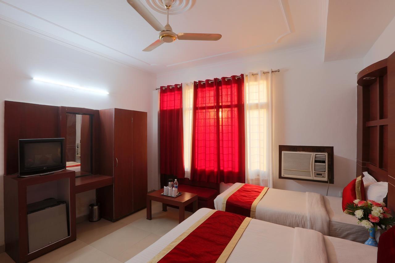 Hotel Katra Residency Екстер'єр фото