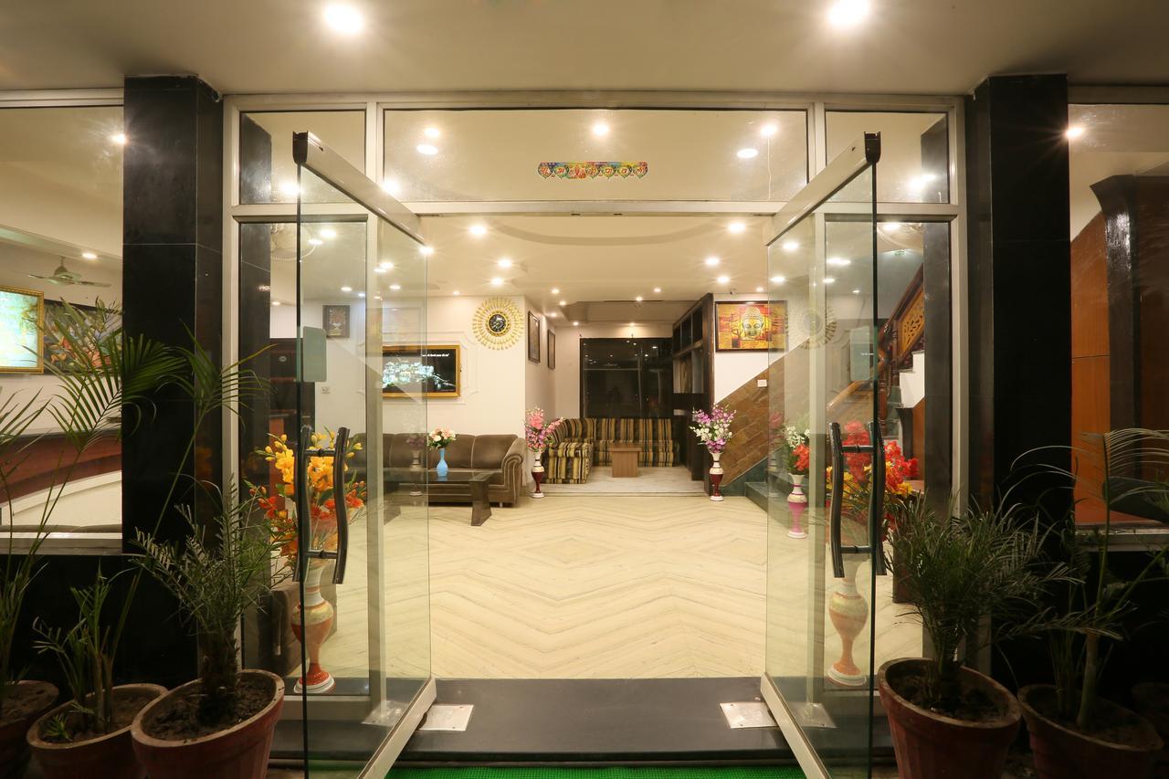 Hotel Katra Residency Екстер'єр фото