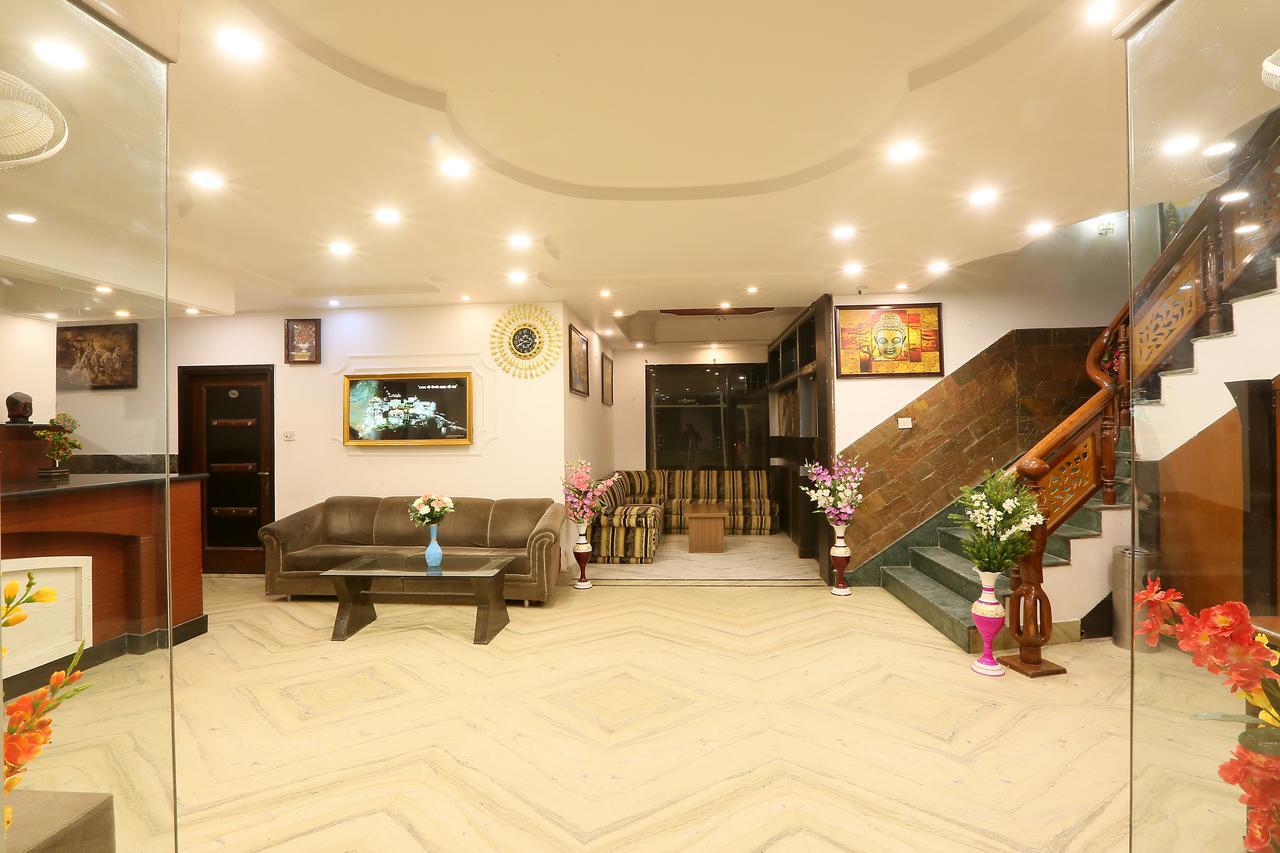 Hotel Katra Residency Екстер'єр фото