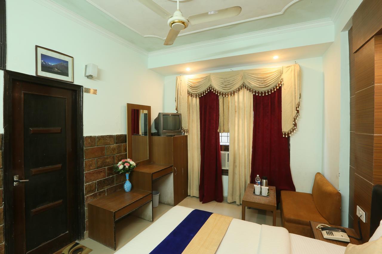 Hotel Katra Residency Екстер'єр фото