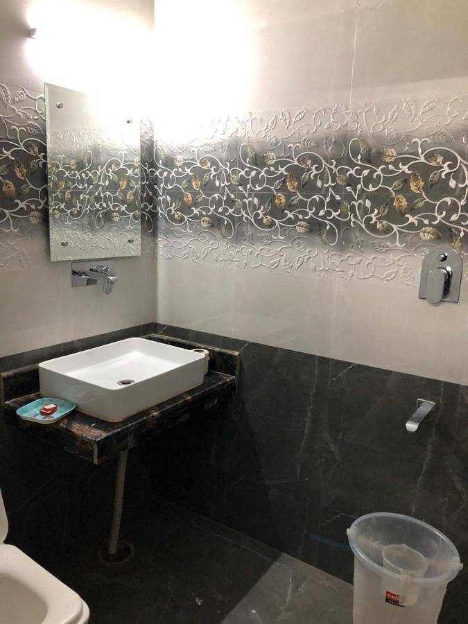 Hotel Katra Residency Екстер'єр фото
